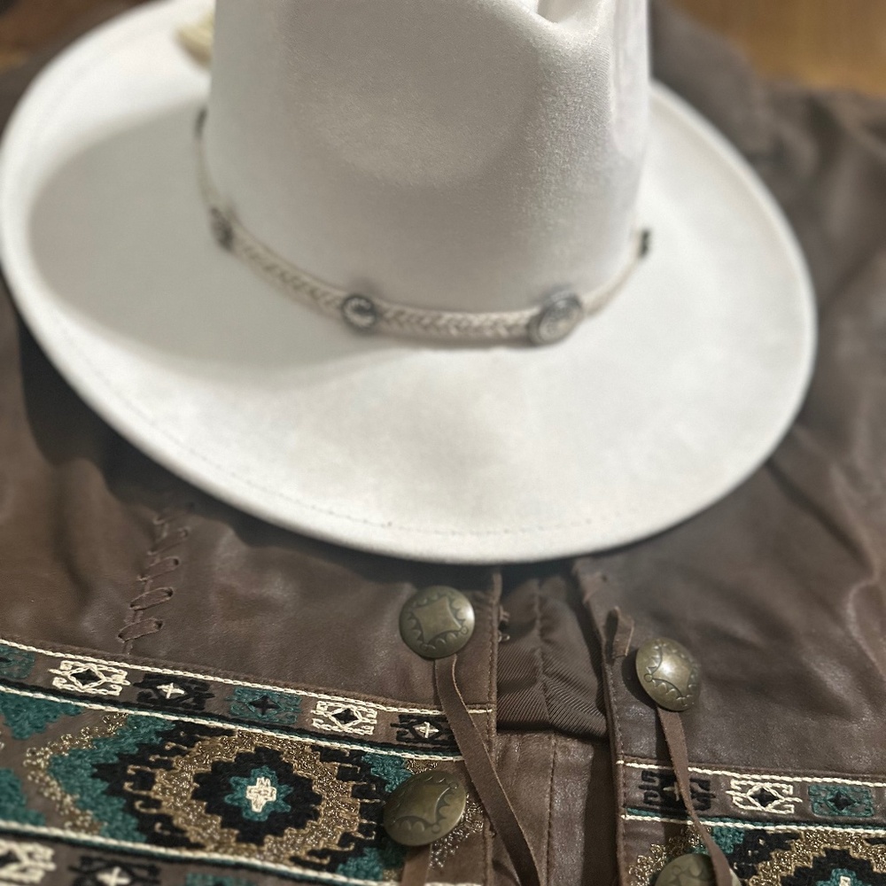 Hat - Picture 2 of 5